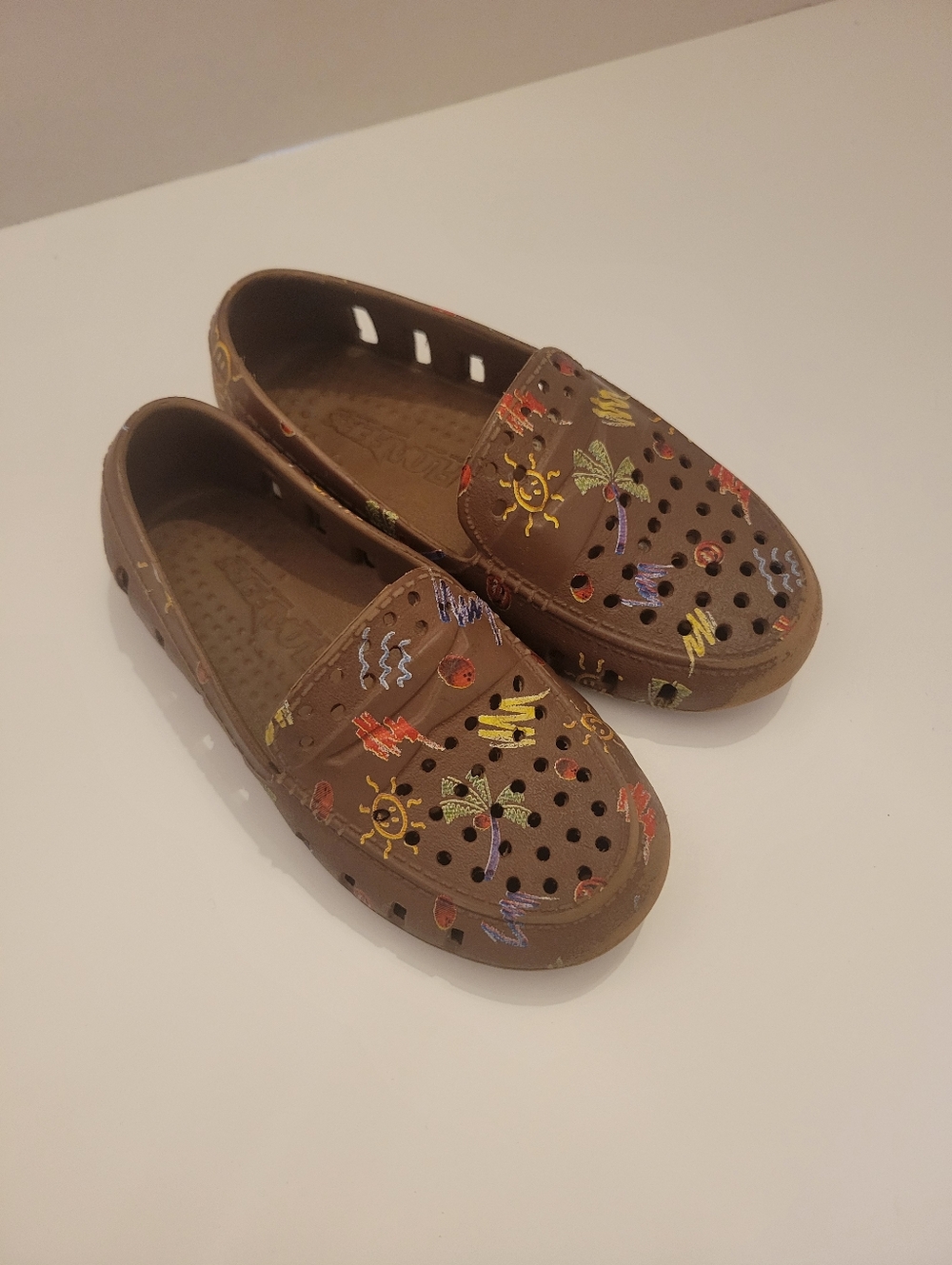 Brown Casual Slip-On Floafers with Colorful Tropical Print